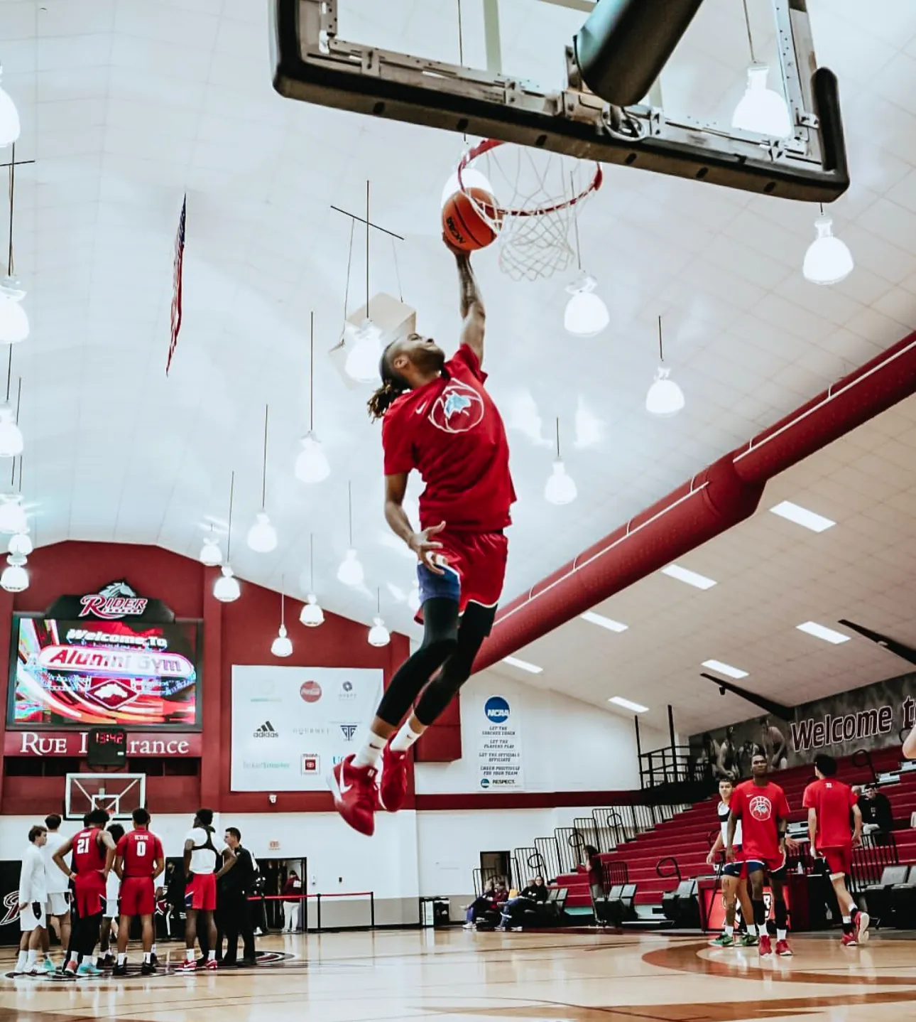 CJ Luster II finishing above the rim